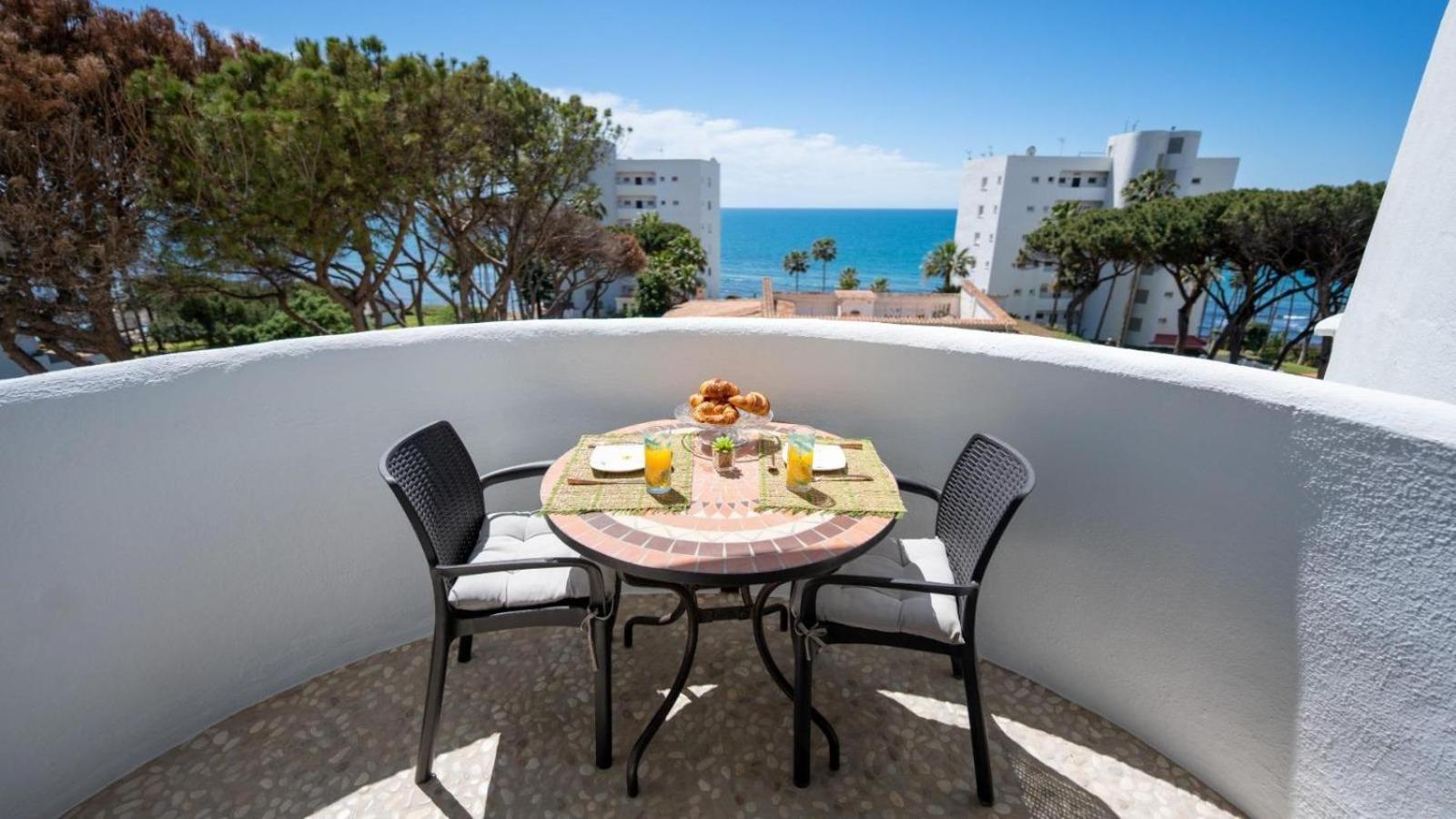 Beachfront Apartment In Calahonda MIJAS COSTA Dış mekan fotoğraf