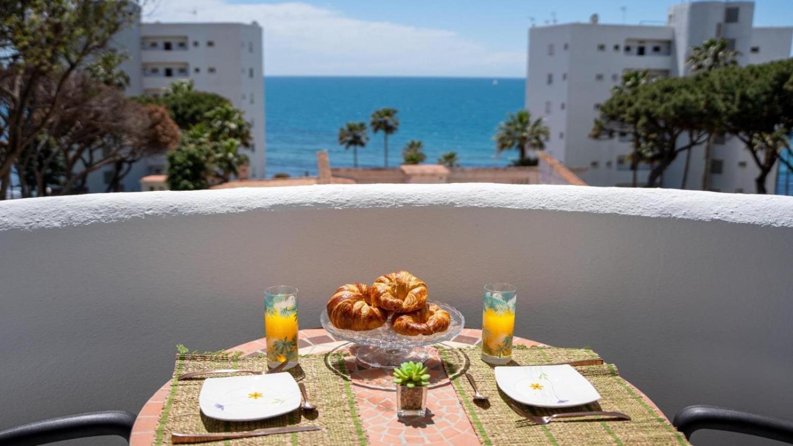 Beachfront Apartment In Calahonda MIJAS COSTA Dış mekan fotoğraf